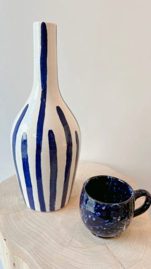 vase rayé bleu