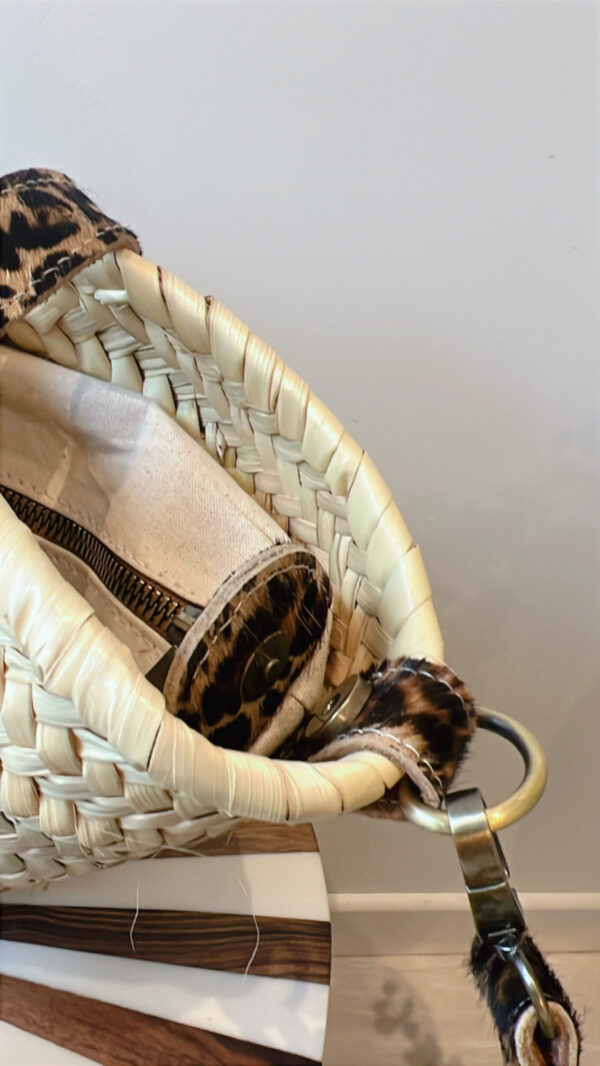 panier léopard marocain en peau