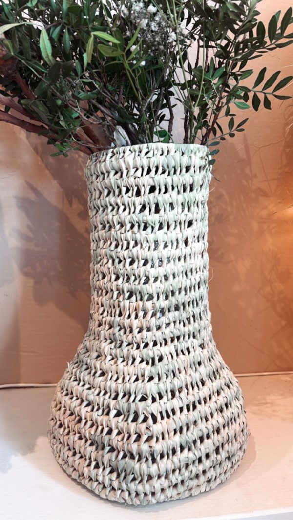 vase en feuilles de palmiers