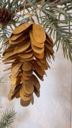 pomme de pin à suspendre